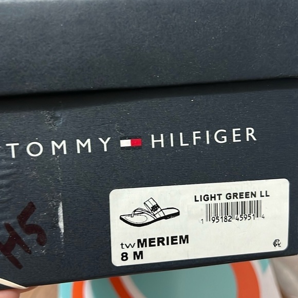 Tommy HIlfiger Meriem Womens Thong Sandal Monogram Emblem Logo Sz 8M Light Green - Picture 9 of 9